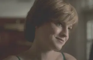 Emma Corrin as Diana Spencer in The Crown; (Netflix)
