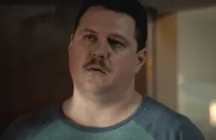 Cameron Britton as Richard Jewell in Manhunt: Deadly Games (CBS)