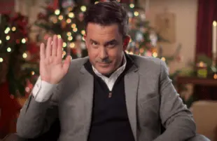 Benjamin "Mr. Christmas" Bradley in Holiday Home Makeover (Netflix)