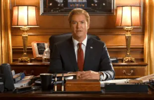 Mark-Paul Gosselaar in Saved By The Bell (Peacock)