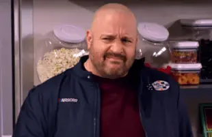 Kevin James in The Crew (Netflix)