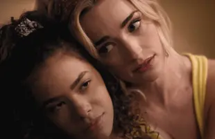 Antonia Gentry and Brianne Howey in Ginny & Georgia (Netflix)