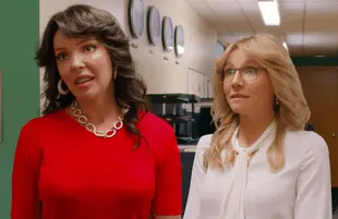 Neither Cagney nor Lacey: Firefly Lane stars Katherine Heigl and Sarah Chalke in full eighties regalia. (Netflix)
