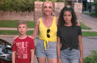 Diesel La Torraca, Brianne Howe and Antonia Gentry in Ginny & Georgia. (Netflix)