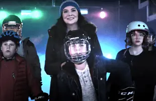 Lauren Graham in The Mighty Ducks: Game Changers (Disney+)