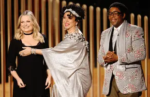 Amy Poehler, Maya Rudolph and Kenan Thompson at the 78th Annual Golden Globe Awards. (Photo: NBC)