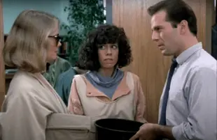 Cybill Shepherd, Allyce Beasley, Bruce Willis in Moonlighting (ABC)