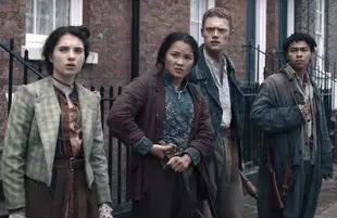 Darci Shaw, Thaddea Graham, Jojo Macari, McKell David in The Irregulars (Netflix)