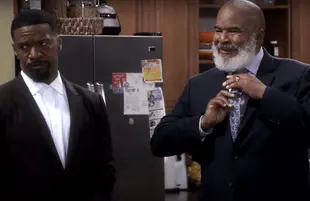 Jamie Foxx and David Alan Grier in Dad Stop Embarrassing Me (Netflix)