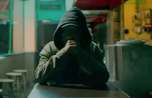 The undercover agent who identified the attacker is interviewed in Nail Bomber: Manhunt. (Photo: Netflix)