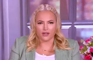 Was Meghan McCain's hairstylist inspired by the '90s-set drama Cruel Summer this morning? (Photo: ABC)