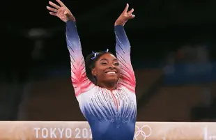 Simone Biles before her beam routine at the 2020 Tokyo Olympics (Photo: NBC/Getty Images)