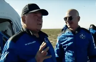 William Shatner and Jeff Bezos after their trip to space (Photo: CNN)