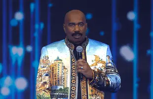 Steve Harvey hosts the 2021 Miss Universe pageant (Photo: FOX)