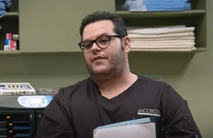 Josh Gad in Curb Your Enthusiasm (Photo: HBO Max)