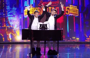 Volodymyr Zelenskyy playing the piano with his groin (Photo: YouTube)