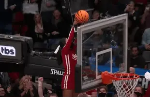 Indiana cheerleader grabs basketball (Photo: Bleacher Report/YouTube)