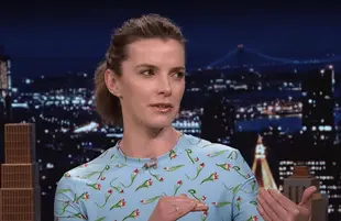 Betty Gilpin on Fallon (Photo: NBC)