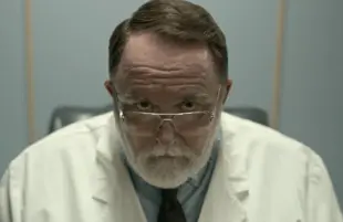 Keith Boyle portrays ferility doctor Donald Cline in Our Father. (Photo: Netflix)