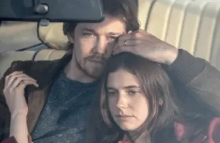 Joe Alwyn and Alison Oliver in Conversations with Friends (Photo: Enda Bowe/Hulu)