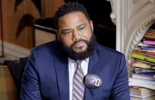 Anthony Anderson in Law & Order (Photo: NBC)