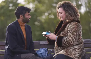 Nikesh Patel and Rose Matafeo in Starstruck (Photo: Mark Johnson/HBO Max)