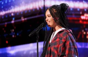 Sara James on America's Got Talent (Photo: Trae Patton/NBC)