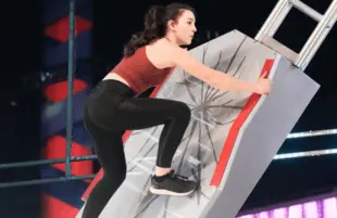Jess Wombles in American Ninja Warrior (Photo: Elizabeth Morris/NBC)