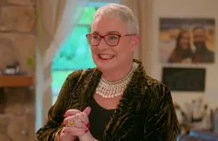 Melanie Rose teaches clients how to use their new furniture. (Photo: Netflix)