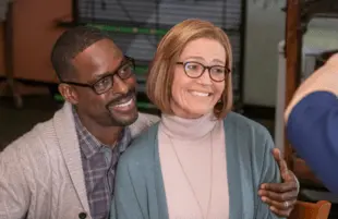 Sterling K. Brown and Mandy Moore in This Is Us (Photo: Ron Batzdorff/NBC)