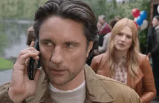 Martin Henderson and Alexandra Breckenridge in a scene from Virgin River Season 4. (Photo: Netflix)