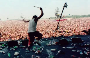 Kid Rock performs at Woodstock '99. (Photo: Netflix)