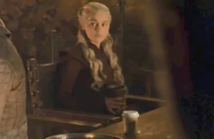 Emilia Clarke in Game of Thrones, with a Starbucks cup (Photo: HBO/Twitter)