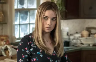 Annie Murphy in Kevin Can F**k Himself. (Photo: Robert Clark/Stalwart Prods./AMC)