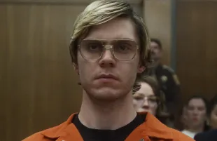 Evan Peters in Dahmer - Monster: The Jeffrey Dahmer Story. (Photo: Netflix)