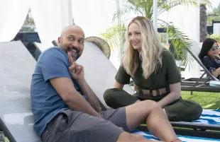 Reed (Keegan-Michael Key) and Bree (Judy Greer) play a flirty game on Reboot (Photo: Michael Desmond/Hulu)