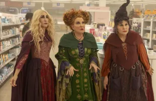 Sarah Jessica Parker, Bette Midler, and Kathy Najimy in Hocus Pocus 2 (Photo: Matt Kennedy/Disney Enterprises)