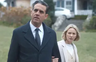 Bobby Cannavale and Naomi Watts in The Watcher (Netflix)