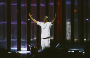 Chris Rock in his live Netflix special Chris Rock: Selective Outrage (Photo: Kirill Bichutsky/Netflix © 2023)