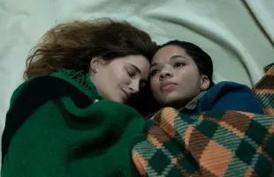 Kathryn Hahn and Tanzyn Crawford in Tiny Beautiful Things (Photo: Jessica Brooks/Hulu)