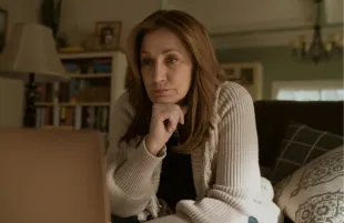 Edie Falco in Bupkis (Photo: Heidi Gutman/Peacock)