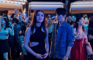 Anna Cathcart and Minyeong Choi in XO, Kitty (Photo: Park Young-Sol/Netflix)
