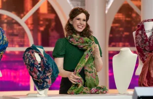 Vanessa Bayer in I Love That For You (Photo: Nicole Wilder/SHOWTIME)