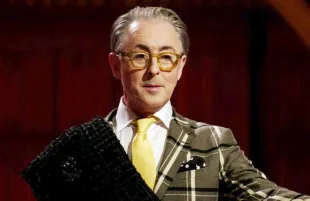 Alan Cumming awaits a new season of The Traitors (photo: Peacock)