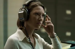 Anna Torv on Mindhunter (photo: Patrick Harbron/Netflix)