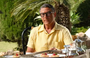 Jason Isaacs as Cary Grant in Archie (Photo: ITV)