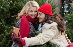 Ali Liebert and Humberly Gonzalez in Friends & Family Christmas (Photo: Hallmark)