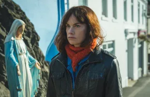 Ruth Wilson in The Woman in the Wall (Photo: Chris Barr/BBC/Paramount+ with Showtime)