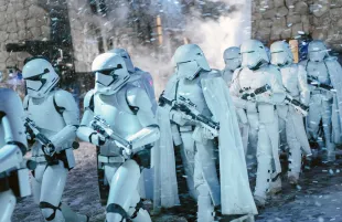 STAR WARS: THE RISE OF SKYWALKER, (aka STAR WARS: EPISODE IX – THE RISE OF SKYWALKER), Stormtroopers, 2019. ph: Jonathan Olley / © Walt Disney Studios Motion Pictures / © Lucasfilm / courtesy Everett Collection