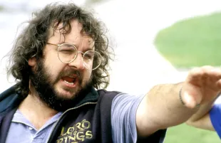 Lord of the Rings director Peter Jackson on set in 2003 (Image via Everett Collection)